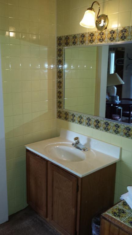 Olde Court Inn Wheeling Habitación foto