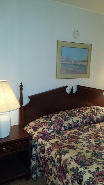 Olde Court Inn Wheeling Habitación foto
