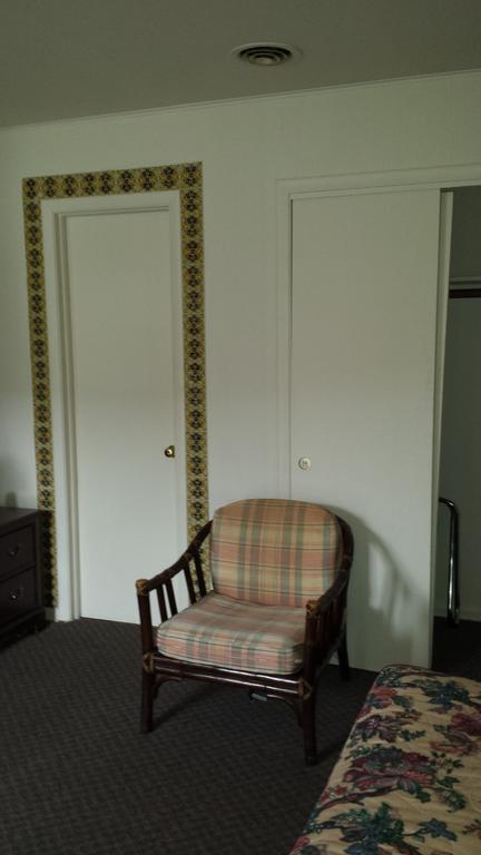Olde Court Inn Wheeling Habitación foto